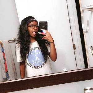 Meet your Posher, Lexie